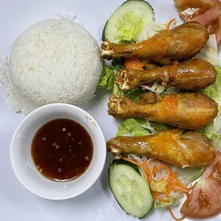 Crispy chicken wings with rice