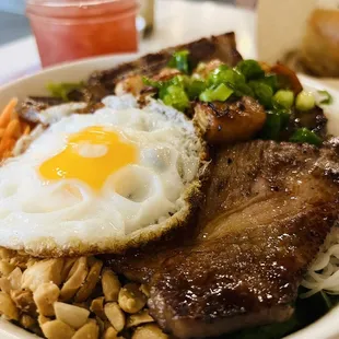 Vermicelli with pork chop and shrimp