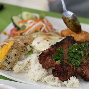 Com tam, you can pick regular or broken rice