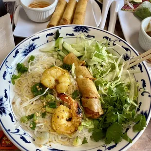 Shrimp/egg roll vermicelli bowl(comes w/5 shrimp)