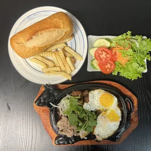 Banh Mi Bo Ni (Slizzing Beef w. Bread)