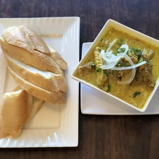 55. Curry chicken with bread