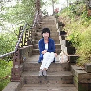 Julie W.