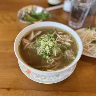 Pho Dac Biet (House Combination Special), regular size