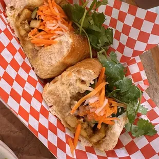 Grill chicken banh mi