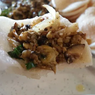 A5- Wok-Tossed Clams Scooped with Shrimp Chips