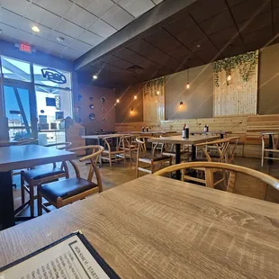 Empty but good Phó reviews. Getting that and spring roll.