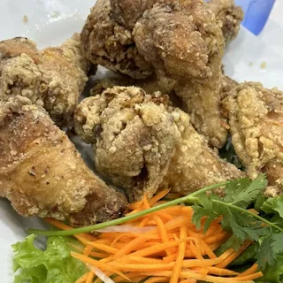 A10. Crispy Garlic Chicken Wings