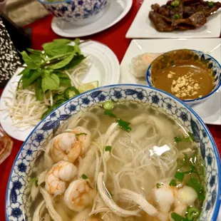 B8 B8. Ph G/ Chicken w shrimp added Spring A2. Gi Cun/ Fresh Summer Rolls (2pcs) Grilled Pork (2pcs)