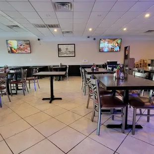 Dining room. We&apos;re the only diners.
