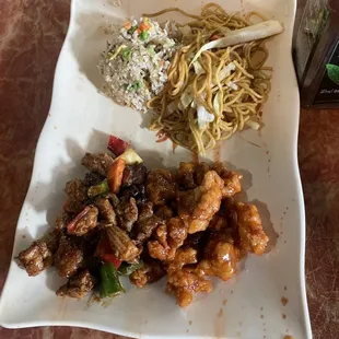 General Tso&apos;s Chicken Spicy chicken and vegatables Fried Rice Noodles