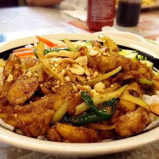 Rice noodle stir-fried chicken with lemongrass - $7.25