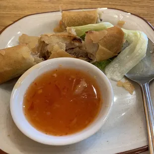 Egg rolls was good. It actually taste likes my moms. I was confused about the Thai chili dip it came with. Normally you'd get fish sauce.