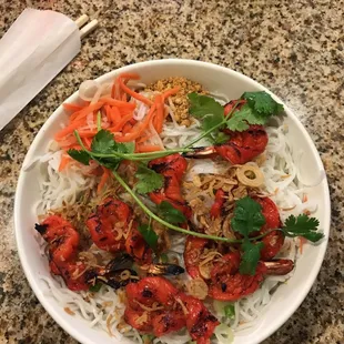 Noodle bowl with grilled shrimp in lemongrass.