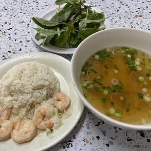 Here is a base broth soup that I requested with shrimp, and a side of white rice, sans most of the rice noodles found in a shrimp pho.