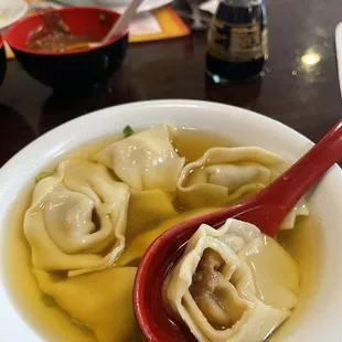 Wonton soup large