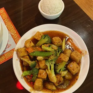 Tofu pad Thai and white rice