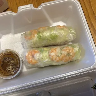 Spring roll with the most delicious peanut sauce