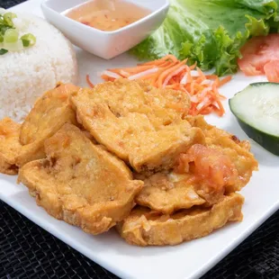 Broken Rice with Tofu in Tomato Sauce
Cơm Tấm Đậu Hủ Sốt Cà Chua