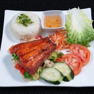 Broken Rice with Honey Glazed Salmon
Cơm Tấm Cá Salmon