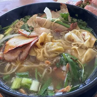 ##35 Wonton Egg Noodle Soup