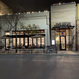 the outside of a restaurant at night