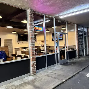 the inside of a fast food restaurant