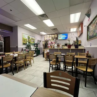 Inside the restaurant (view from table 3).