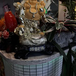 a statue of a laughing buddha