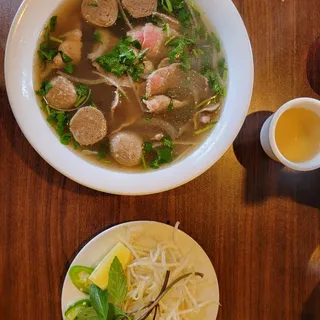 16. Beef Meat Balls Rice Noodle Soup
