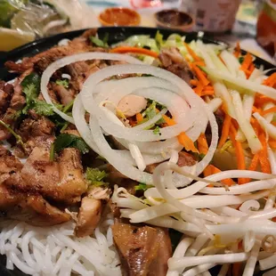 Grilled chicken vermicelli.