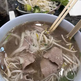 Large pho tai