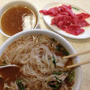 that&apos;s how you eat pho.