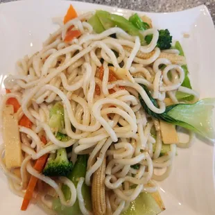 Udon noodles with vegetables