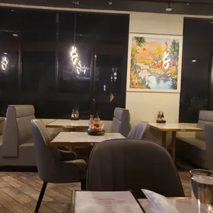 Comfortable seats  .. not so busy because the students in these colleges are between quarters or holiday  vacation.