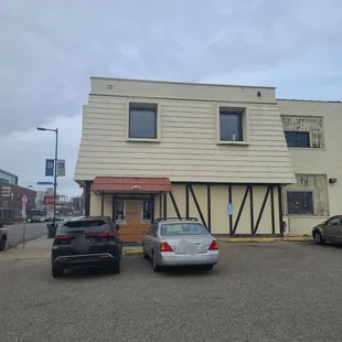 Outside of restaurant by landromat