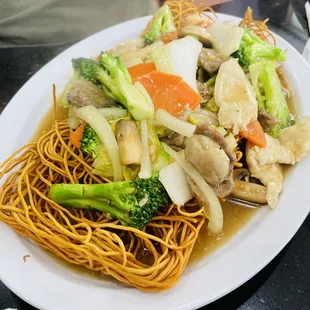 Chicken Stir-Fried with Crispy Noodles