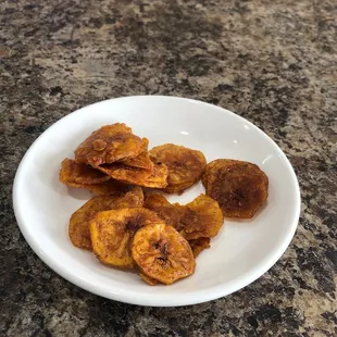 Waitress just handed out these to.several tables.  Semi sweet fried bananas.  Nice.  Deelish!