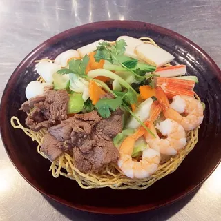 G2. Garlic Noodle with Seafood