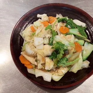 G5. Garlic Noodle with Chicken