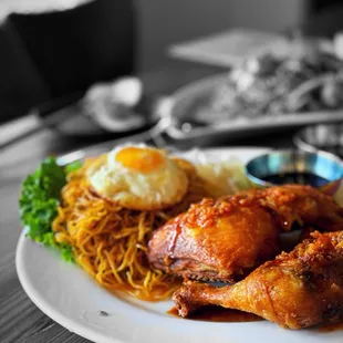 Fried chicken egg noodle with fish sauce | @whaevaeats