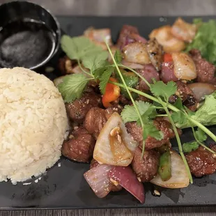 Shaking beef with rice