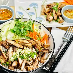 Finally on Menu Today !!! Yahhooo
Honey Garlic Grilled Chicken 
Can be with Rice , Sandwiches or Vermicelli Noodles Bowl.