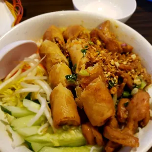 Vermicelli noodles with spring rolls and lemongrass chicken