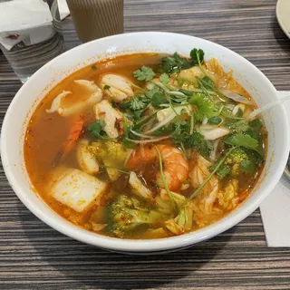 26. Pho do Bien Chua Cay Soup