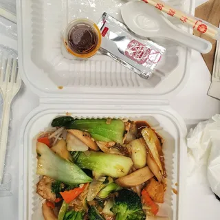 96. Stir Fried Vegetarian Tofu, Mushroom, With White, Or Yellow Noodle