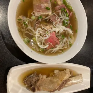 32Special Noodle Soup w/Beef Rib