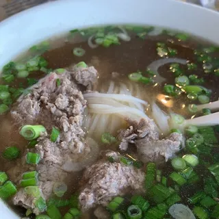 33 Crush Rare Steak Beef Noodle Soup