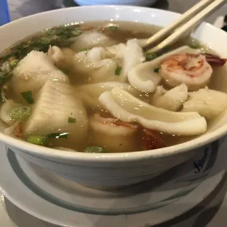 64. Seafood Noodle (Soup Or Dry)