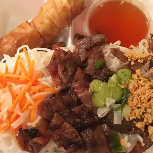 Bún Tht Nng Recipe (Vietnamese Grilled Pork &amp; Rice Noodles) - Huge portion and so tasty!